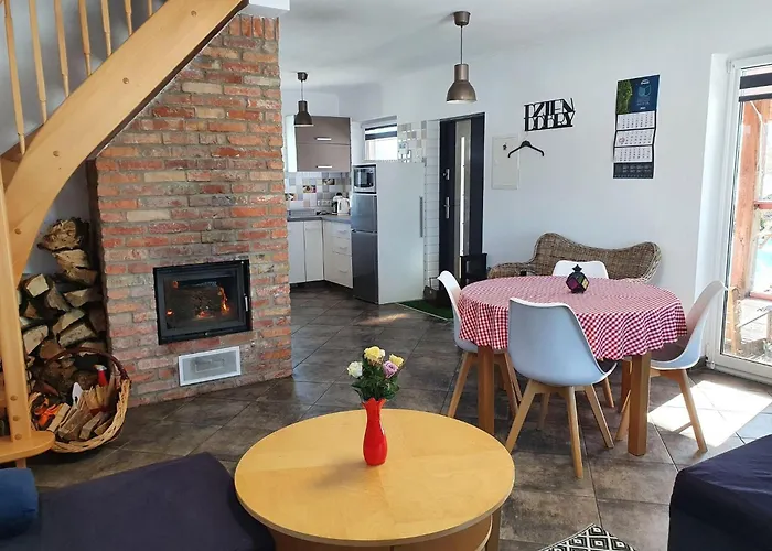 Comfortable Home, Private Garden, Sauna בית נופש